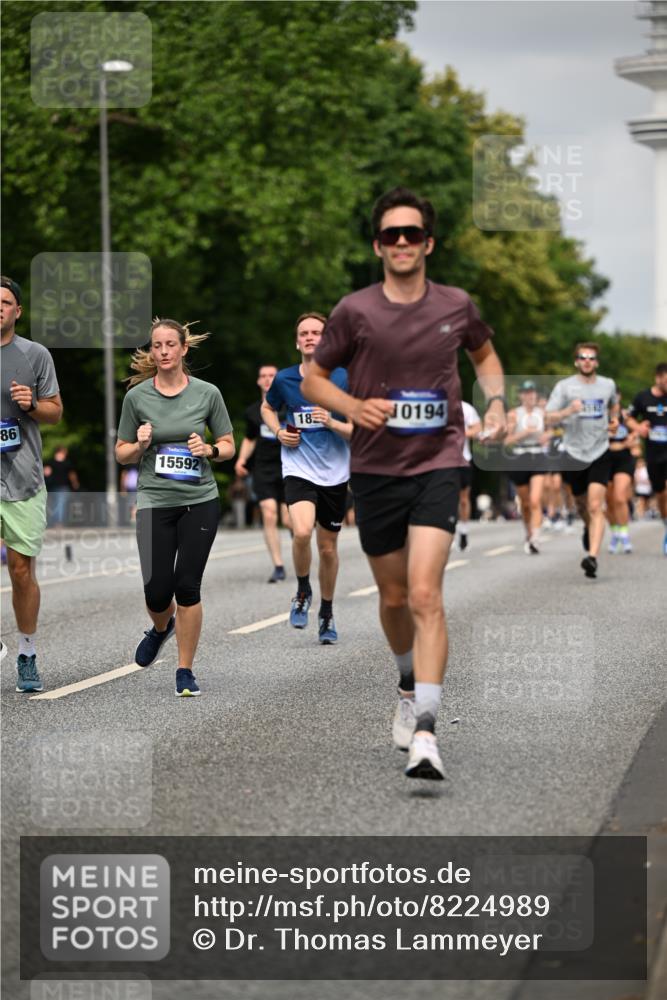 29.06.2025 - hella hamburg halbmarathon Dr. Thomas Lammeyer http://msf.ph/oto/8224989 29.06.2025 10:13:10 Kennedybrücke 1823, 2427, 3762, 4592, 4859, 7081, 7198, 9297, 9306, 9823, 9951, 9958, 10035, 10092, 10194, 10609 meine-sportfotos.de
