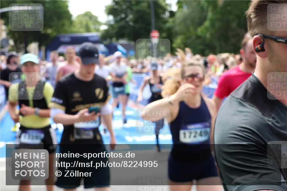 29.06.2025 - hella hamburg halbmarathon Zöllner http://msf.ph/oto/8224995 29.06.2025 11:28:26 Ziel 2294, 3560, 3681, 8349, 8806, 9256, 9603, 10077, 10336, 13418, 14304, 17103, 17148, 17207, 17513, 18077, 19081, 19193 meine-sportfotos.de