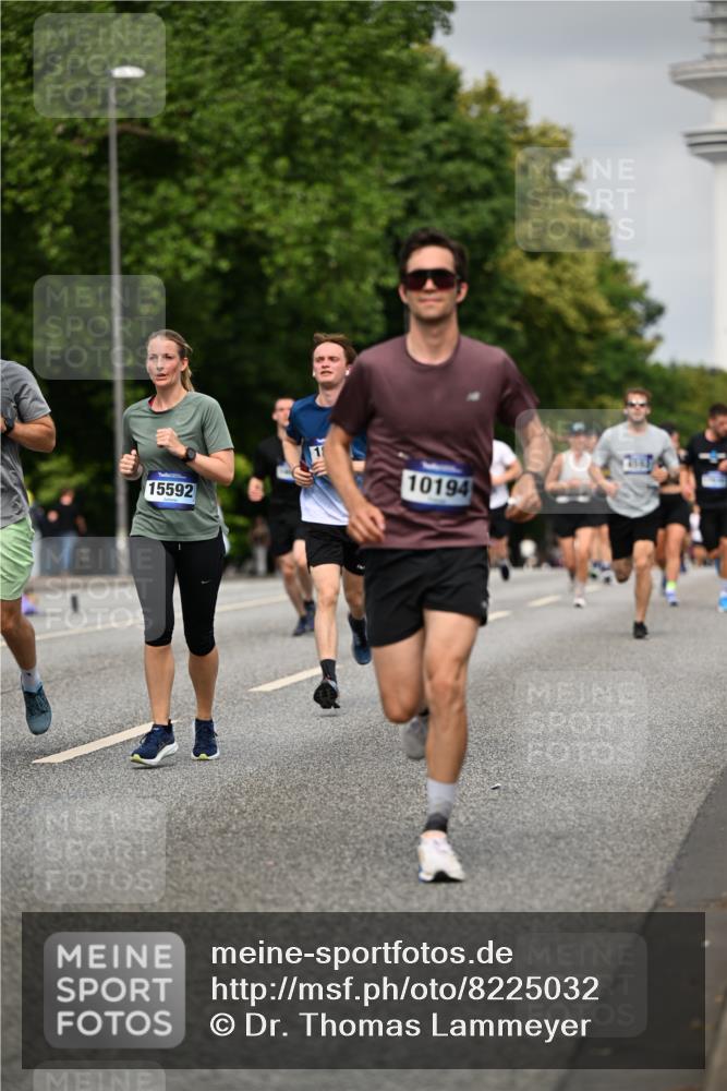 29.06.2025 - hella hamburg halbmarathon Dr. Thomas Lammeyer http://msf.ph/oto/8225032 29.06.2025 10:13:10 Kennedybrücke 1823, 2427, 3762, 4592, 4859, 7081, 7198, 9297, 9306, 9823, 9951, 9958, 10035, 10092, 10194, 10609 meine-sportfotos.de