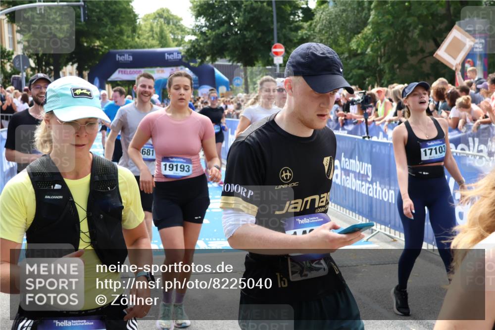 29.06.2025 - hella hamburg halbmarathon Zöllner http://msf.ph/oto/8225040 29.06.2025 11:28:27 Ziel 2294, 3560, 3681, 6620, 8349, 8806, 9256, 9603, 10077, 10336, 10374, 13418, 14304, 17148, 17207, 17513, 18077, 19081, 19193 meine-sportfotos.de