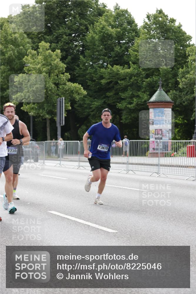 29.06.2025 - hella hamburg halbmarathon Jannik Wohlers http://msf.ph/oto/8225046 29.06.2025 10:27:36 Lombardsbrücke 1148, 5177, 5369, 5847, 6632, 7497, 8215, 9567, 11692, 11739, 12780, 12823, 12842, 13568, 13678, 13860, 14155, 15123, 15607, 15608, 16569, 16804 meine-sportfotos.de