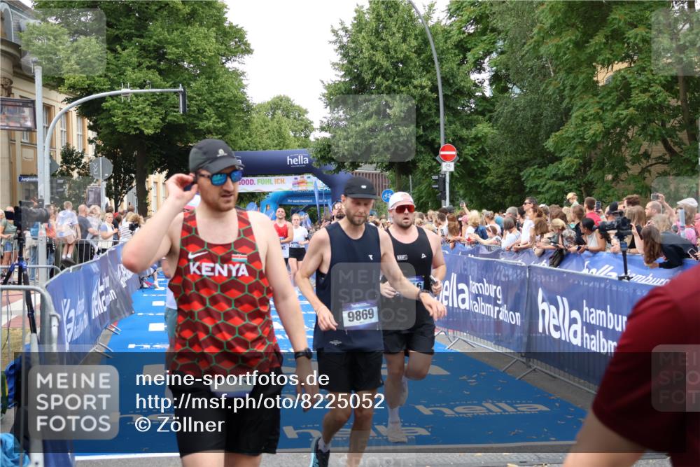 29.06.2025 - hella hamburg halbmarathon Zöllner http://msf.ph/oto/8225052 29.06.2025 10:52:50 Ziel 1657, 2287, 2444, 2814, 2910, 3999, 5077, 5116, 5169, 5194, 8172, 9065, 9163, 9869, 10811, 11217, 11992, 12482, 14198, 14286, 14805, 16467, 17198, 18331, 19244 meine-sportfotos.de