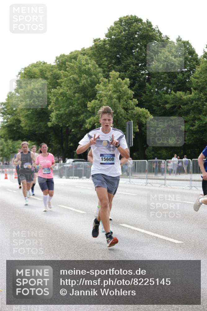 29.06.2025 - hella hamburg halbmarathon Jannik Wohlers http://msf.ph/oto/8225145 29.06.2025 10:27:37 Lombardsbrücke 1148, 5177, 5369, 5847, 6632, 7497, 8215, 9567, 11692, 11739, 12780, 12823, 12842, 13568, 13678, 13860, 14155, 15123, 15607, 15608, 16569, 16804 meine-sportfotos.de