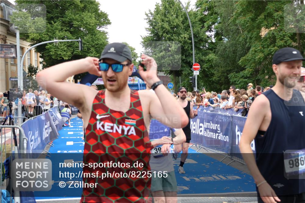 29.06.2025 - hella hamburg halbmarathon Zöllner http://msf.ph/oto/8225165 29.06.2025 10:52:51 Ziel 1257, 1657, 2287, 2444, 2814, 2910, 3999, 5077, 5169, 5194, 8172, 8955, 9065, 9163, 10811, 11217, 11992, 12482, 14198, 14286, 14805, 16467, 17198, 18331, 19244 meine-sportfotos.de