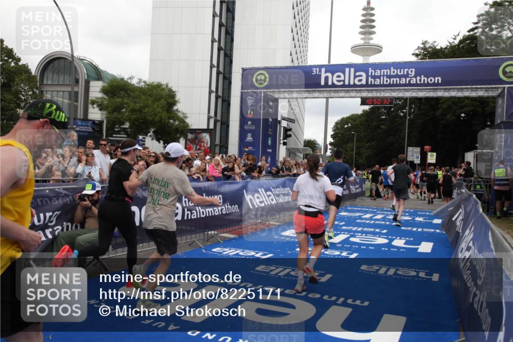 29.06.2025 - hella hamburg halbmarathon Michael Strokosch http://msf.ph/oto/8225171 29.06.2025 10:50:31 Ziel 3414, 4127, 4247, 5447, 6795, 8153, 8899, 11455, 12035, 12624, 14626, 17319, 18394 meine-sportfotos.de