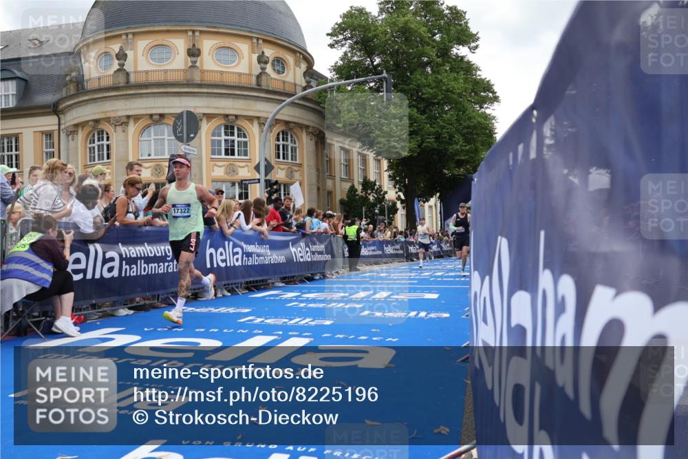 29.06.2025 - hella hamburg halbmarathon Strokosch-Dieckow http://msf.ph/oto/8225196 29.06.2025 10:30:41 Ziel 2851, 3379, 3845, 7055, 7481, 8318, 9381, 9508, 11413, 17322, 18235, 18871 meine-sportfotos.de