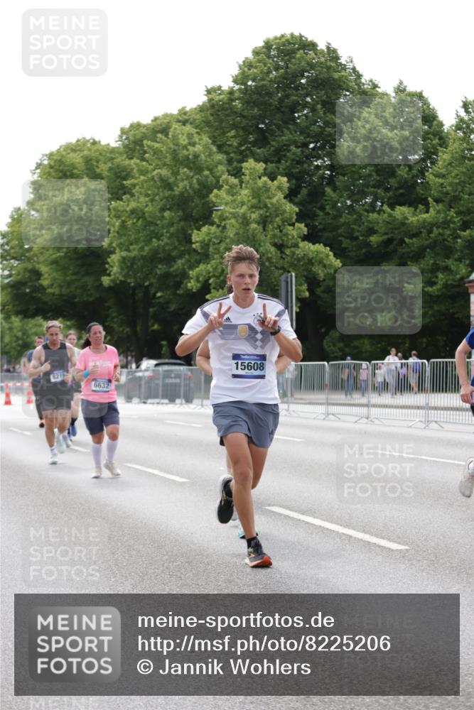 29.06.2025 - hella hamburg halbmarathon Jannik Wohlers http://msf.ph/oto/8225206 29.06.2025 10:27:37 Lombardsbrücke 1148, 5177, 5369, 5847, 6632, 7497, 8215, 9567, 11692, 11739, 12780, 12823, 12842, 13568, 13678, 13860, 14155, 15123, 15607, 15608, 16569, 16804 meine-sportfotos.de