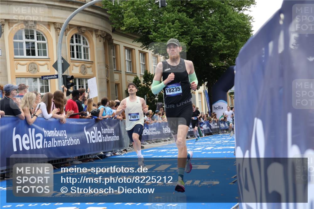 29.06.2025 - hella hamburg halbmarathon Strokosch-Dieckow http://msf.ph/oto/8225212 29.06.2025 10:30:43 Ziel 2851, 3379, 7055, 7481, 9381, 9508, 17322, 18235, 18871 meine-sportfotos.de