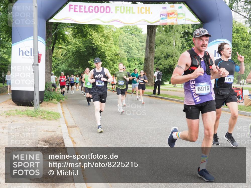 29.06.2025 - hella hamburg halbmarathon MichiJ http://msf.ph/oto/8225215 29.06.2025 10:25:20 Zwischen KM18-KM19 1385, 2121, 2399, 5042, 6915, 6993, 7154, 11833, 12916, 13991, 14601, 14789 meine-sportfotos.de