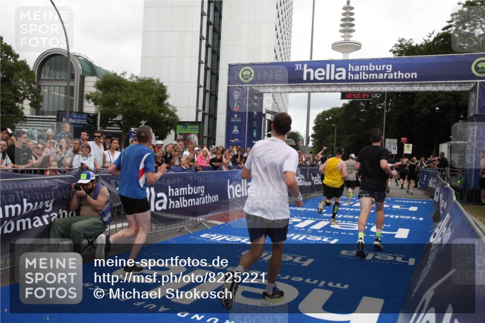 29.06.2025 - hella hamburg halbmarathon Michael Strokosch http://msf.ph/oto/8225221 29.06.2025 10:50:33 Ziel 3414, 4127, 5447, 6282, 6795, 7397, 8153, 11455, 12035, 12624, 13812, 14626, 16806, 17247, 17319, 18394 meine-sportfotos.de