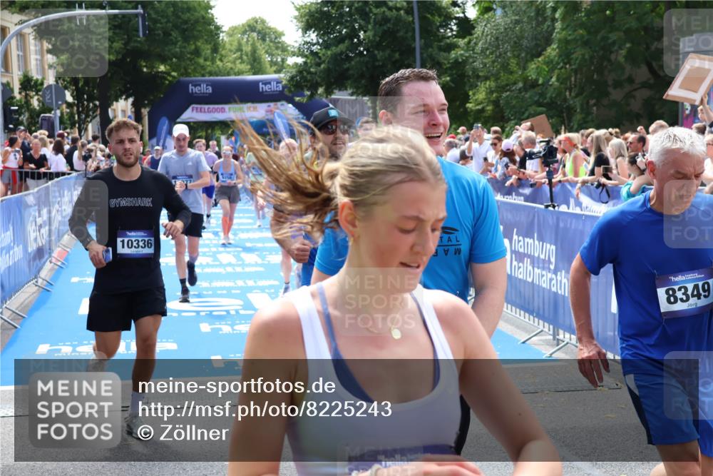29.06.2025 - hella hamburg halbmarathon Zöllner http://msf.ph/oto/8225243 29.06.2025 11:28:31 Ziel 4597, 6620, 7013, 7267, 9256, 9603, 10336, 10374, 13418, 14657, 17513, 18077 meine-sportfotos.de