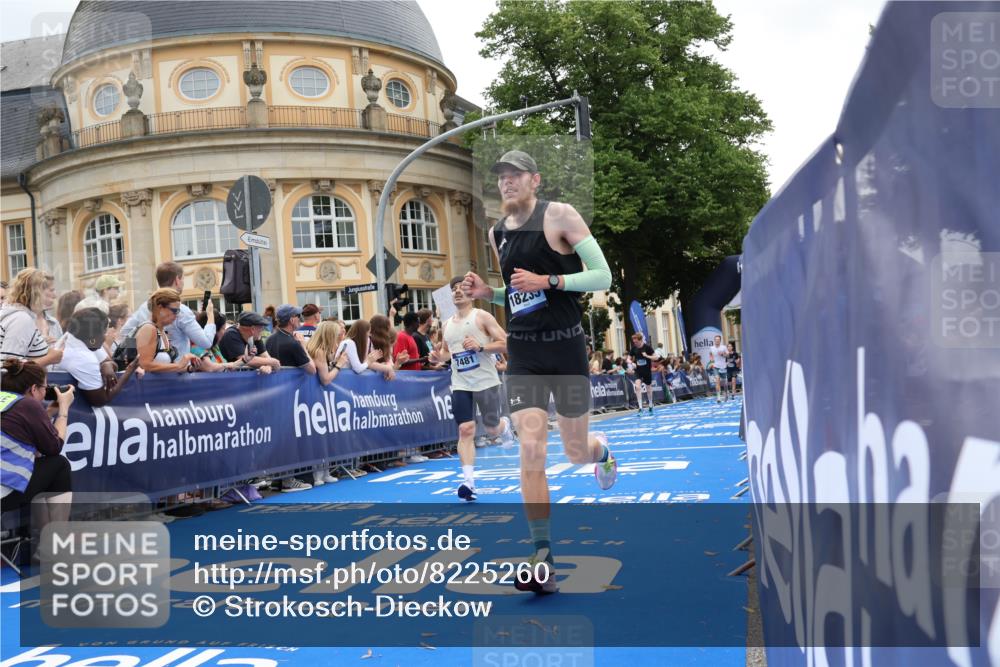 29.06.2025 - hella hamburg halbmarathon Strokosch-Dieckow http://msf.ph/oto/8225260 29.06.2025 10:30:43 Ziel 2851, 3379, 7055, 7481, 9381, 9508, 17322, 18235, 18871 meine-sportfotos.de