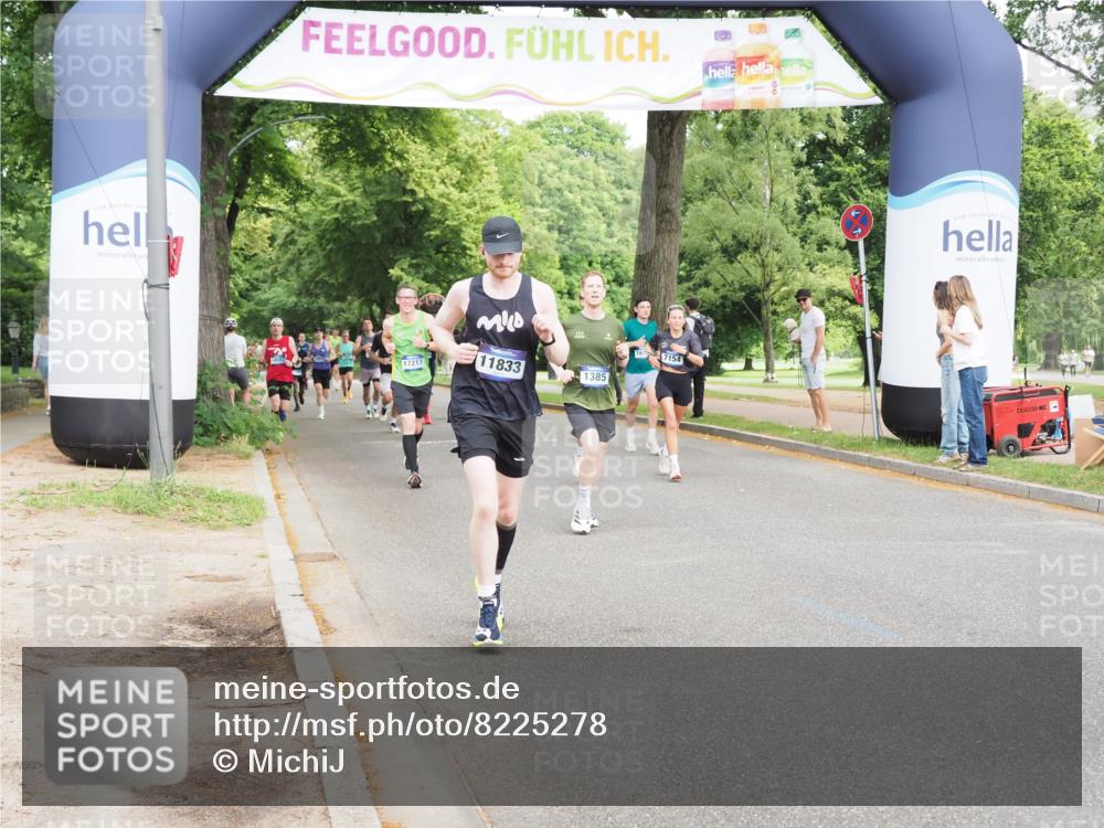 29.06.2025 - hella hamburg halbmarathon MichiJ http://msf.ph/oto/8225278 29.06.2025 10:25:20 Zwischen KM18-KM19 1385, 2121, 2399, 5042, 6915, 6993, 7154, 11833, 12916, 13991, 14601, 14789 meine-sportfotos.de