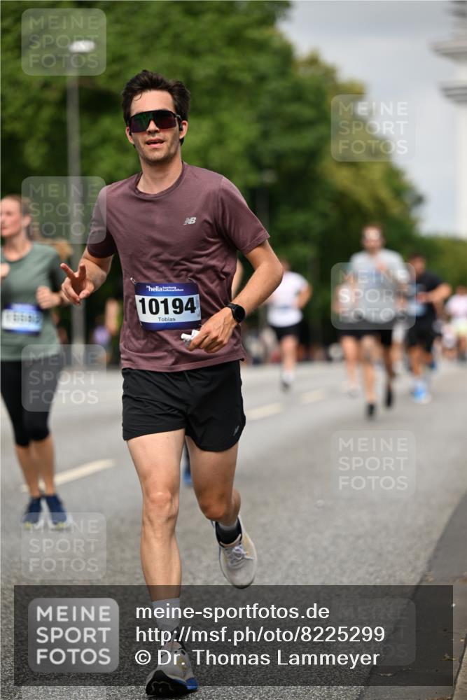 29.06.2025 - hella hamburg halbmarathon Dr. Thomas Lammeyer http://msf.ph/oto/8225299 29.06.2025 10:13:11 Kennedybrücke 1823, 2427, 3762, 4592, 4859, 7081, 7198, 9297, 9306, 9951, 9958, 10035, 10092, 10194, 10609 meine-sportfotos.de