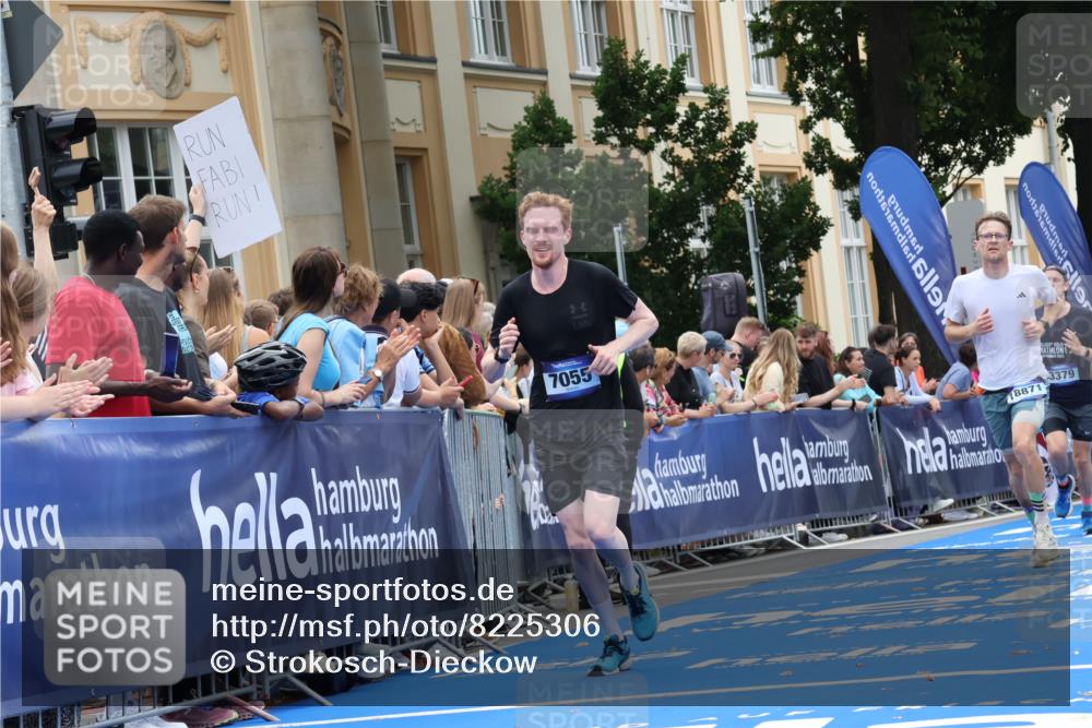 29.06.2025 - hella hamburg halbmarathon Strokosch-Dieckow http://msf.ph/oto/8225306 29.06.2025 10:30:46 Ziel 3379, 7055, 7481, 7880, 9381, 9508, 18235, 18871 meine-sportfotos.de