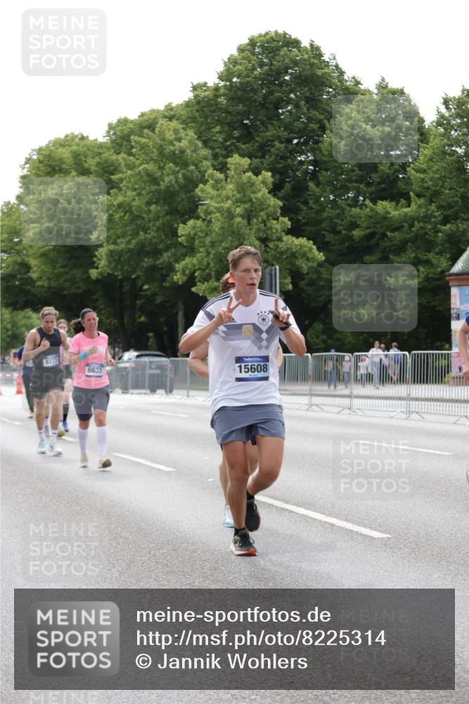 29.06.2025 - hella hamburg halbmarathon Jannik Wohlers http://msf.ph/oto/8225314 29.06.2025 10:27:37 Lombardsbrücke 1148, 5177, 5369, 5847, 6632, 7497, 8215, 9567, 11692, 11739, 12780, 12823, 12842, 13568, 13678, 13860, 14155, 15123, 15607, 15608, 16569, 16804 meine-sportfotos.de