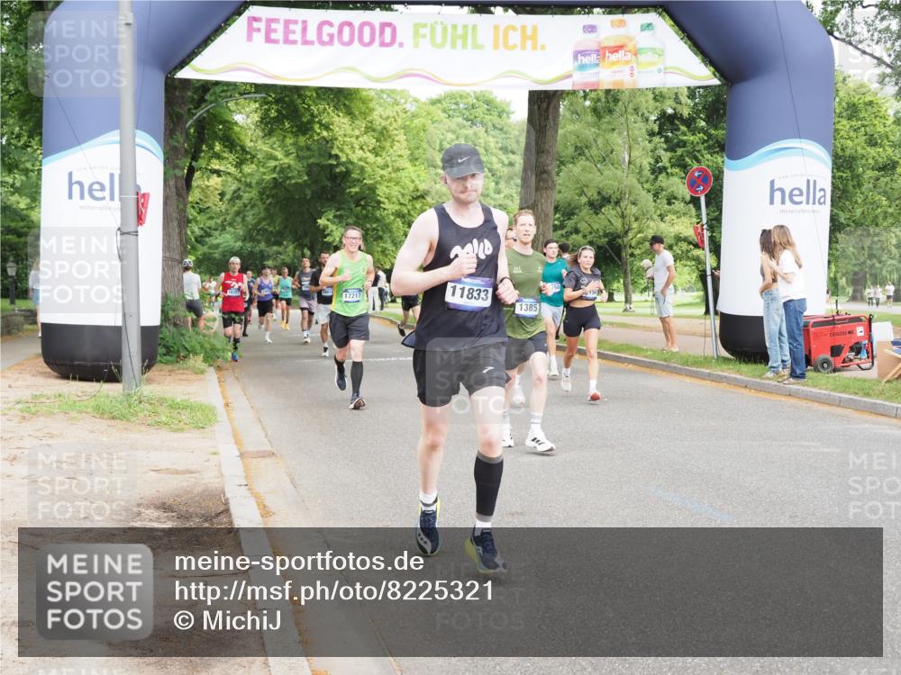 29.06.2025 - hella hamburg halbmarathon MichiJ http://msf.ph/oto/8225321 29.06.2025 10:25:21 Zwischen KM18-KM19 1385, 2121, 2399, 5042, 6915, 6993, 7154, 11833, 12916, 13991, 14601, 17217 meine-sportfotos.de