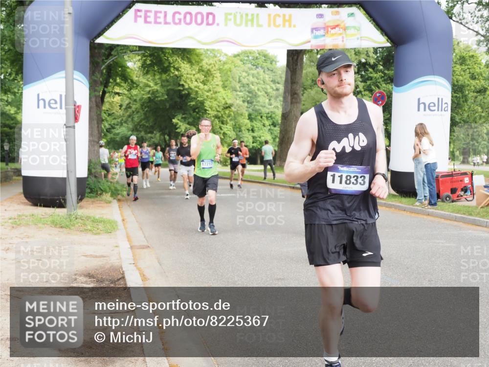 29.06.2025 - hella hamburg halbmarathon MichiJ http://msf.ph/oto/8225367 29.06.2025 10:25:21 Zwischen KM18-KM19 1385, 2121, 2399, 5042, 6915, 6993, 7154, 11833, 12916, 13991, 14601, 17217 meine-sportfotos.de