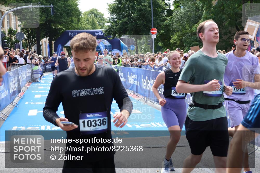 29.06.2025 - hella hamburg halbmarathon Zöllner http://msf.ph/oto/8225368 29.06.2025 11:28:33 Ziel 3365, 4597, 6620, 7013, 7267, 8303, 9256, 10374, 13335, 14657, 17513, 18077, 18911 meine-sportfotos.de