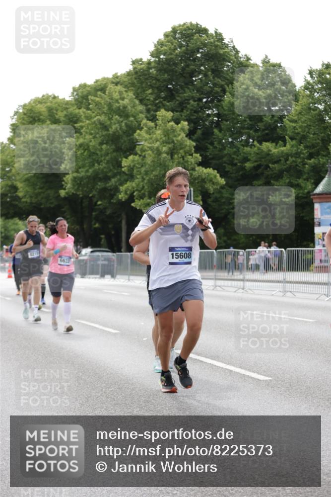 29.06.2025 - hella hamburg halbmarathon Jannik Wohlers http://msf.ph/oto/8225373 29.06.2025 10:27:37 Lombardsbrücke 1148, 5177, 5369, 5847, 6632, 7497, 8215, 9567, 11692, 11739, 12780, 12823, 12842, 13568, 13678, 13860, 14155, 15123, 15607, 15608, 16569, 16804 meine-sportfotos.de