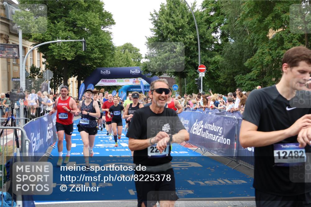 29.06.2025 - hella hamburg halbmarathon Zöllner http://msf.ph/oto/8225378 29.06.2025 10:52:53 Ziel 1257, 1258, 1657, 2099, 2444, 2814, 2910, 4557, 4558, 5077, 5169, 5194, 8172, 8720, 8955, 9065, 9163, 10724, 10811, 11217, 11992, 14198, 14286, 14805, 17198, 18331, 19244 meine-sportfotos.de
