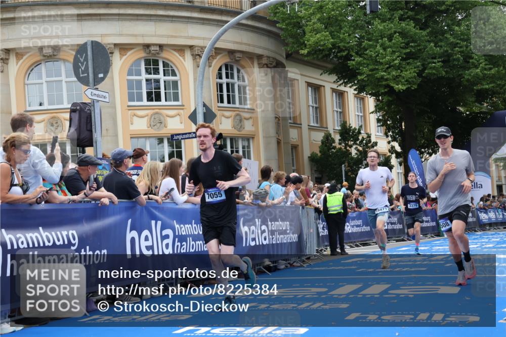 29.06.2025 - hella hamburg halbmarathon Strokosch-Dieckow http://msf.ph/oto/8225384 29.06.2025 10:30:47 Ziel 3379, 7055, 7481, 7880, 9381, 9508, 18871 meine-sportfotos.de