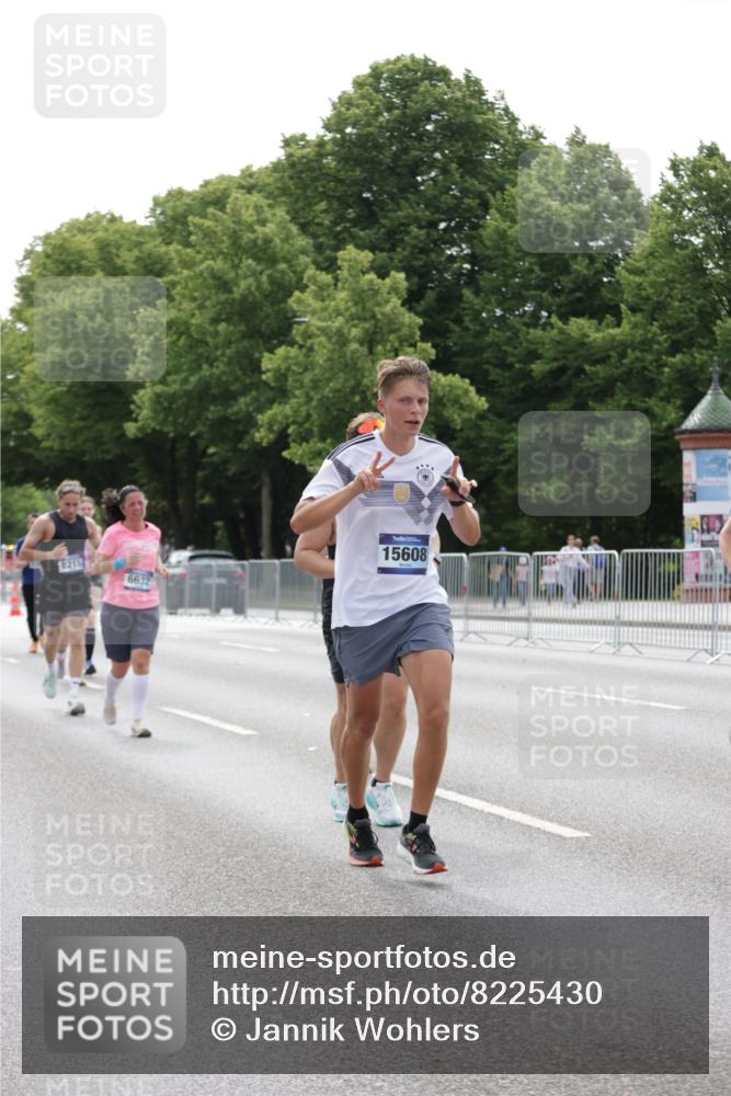 29.06.2025 - hella hamburg halbmarathon Jannik Wohlers http://msf.ph/oto/8225430 29.06.2025 10:27:37 Lombardsbrücke 1148, 5177, 5369, 5847, 6632, 7497, 8215, 9567, 11692, 11739, 12780, 12823, 12842, 13568, 13678, 13860, 14155, 15123, 15607, 15608, 16569, 16804 meine-sportfotos.de