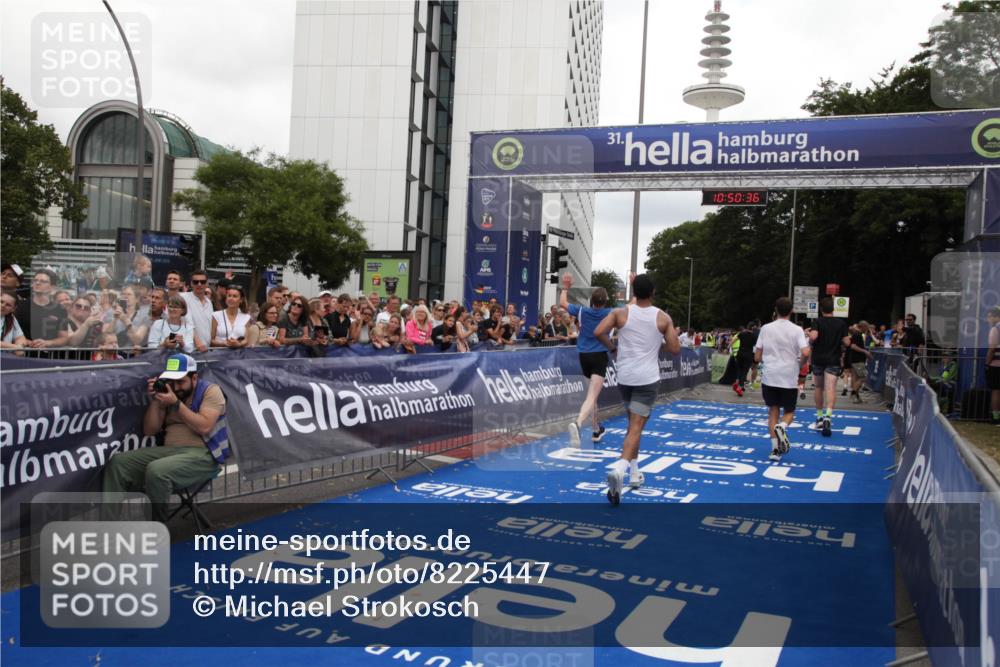 29.06.2025 - hella hamburg halbmarathon Michael Strokosch http://msf.ph/oto/8225447 29.06.2025 10:50:35 Ziel 1750, 3414, 4127, 5447, 6282, 7397, 8153, 8576, 11214, 11455, 12624, 13812, 14626, 15803, 16806, 17179, 17247, 17319, 18006, 18394 meine-sportfotos.de
