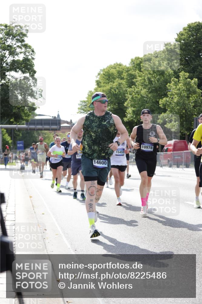 29.06.2025 - hella hamburg halbmarathon Jannik Wohlers http://msf.ph/oto/8225486 29.06.2025 09:51:34 Lombardsbrücke 1312, 1353, 1569, 1763, 2653, 3437, 3697, 5014, 5047, 5129, 5231, 5336, 5690, 5987, 6700, 6705, 6770, 7092, 7185, 8074, 8346, 8359, 8564, 8900, 9358, 9659, 10319, 10691, 10978, 11021, 11714, 12438, 12623, xxx, 13183, 14226, 14228, 14346, 14462, 15164, 15185, 15206, 15451, 15846, 15935, 16052, 16503, 17016, 17403, 17406, 17733, 17911, 18049, 18304, 18330, 18356, 18399, 18772, 18829, 18878 meine-sportfotos.de