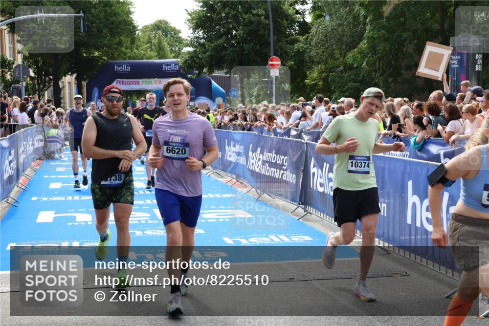 29.06.2025 - hella hamburg halbmarathon Zöllner http://msf.ph/oto/8225510 29.06.2025 11:28:36 Ziel 3131, 3365, 4597, 6620, 7013, 7267, 8115, 8303, 10374, 11859, 13335, 14008, 14657, 15589, 18911 meine-sportfotos.de