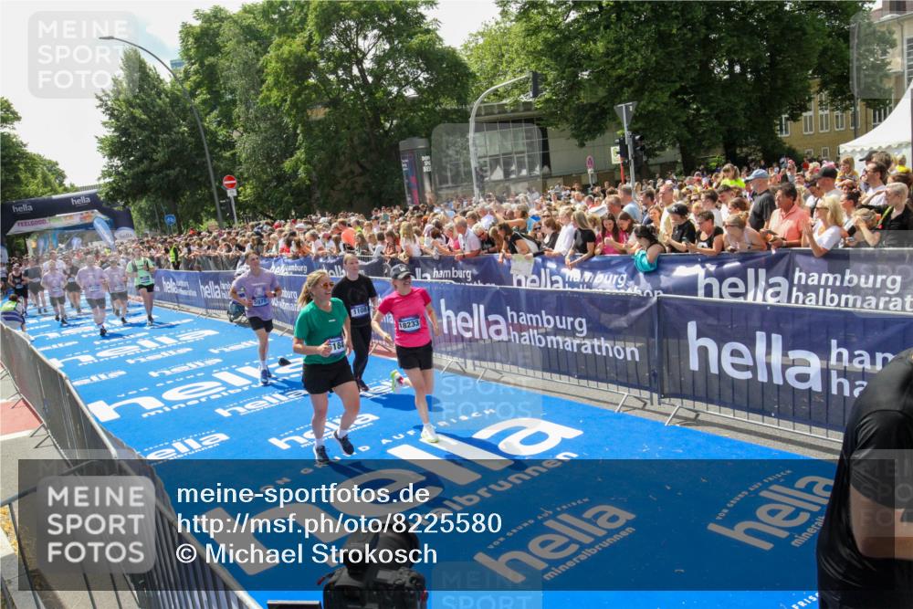29.06.2025 - hella hamburg halbmarathon Michael Strokosch http://msf.ph/oto/8225580 29.06.2025 11:42:31 Ziel 1108, 2272, 4609, 5538, 5975, 6184, 9004, 9393, 10047, 10205, 13445, 13823, 13899, 14356, 16214, 17250, 18101, 18233 meine-sportfotos.de