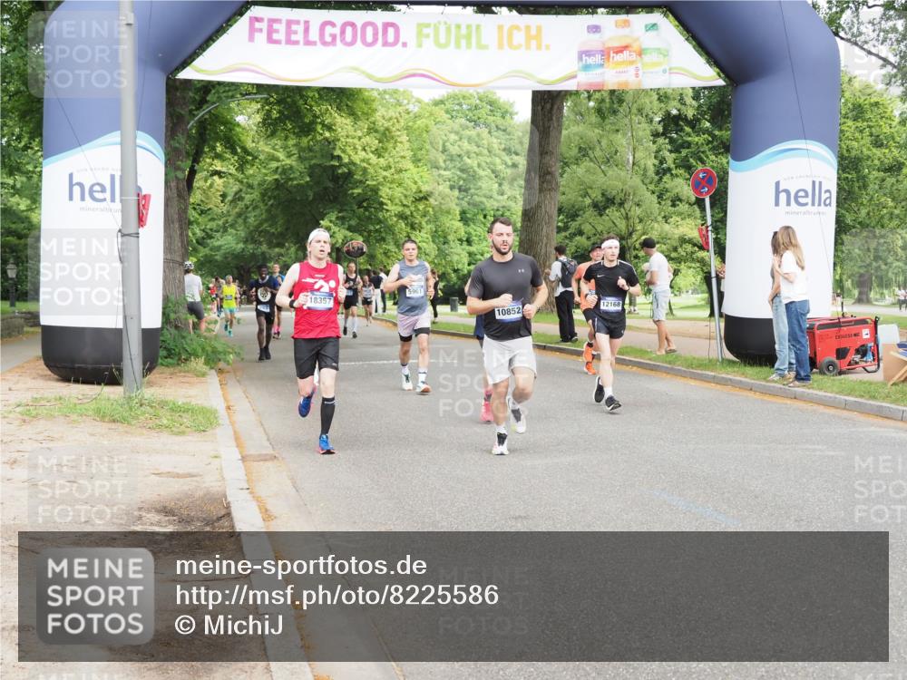 29.06.2025 - hella hamburg halbmarathon MichiJ http://msf.ph/oto/8225586 29.06.2025 10:25:24 Zwischen KM18-KM19 1385, 2399, 3959, 6915, 7152, 7154, 10852, 11833, 12168, 12916, 13991, 14601, 16158, 17217, 18824 meine-sportfotos.de
