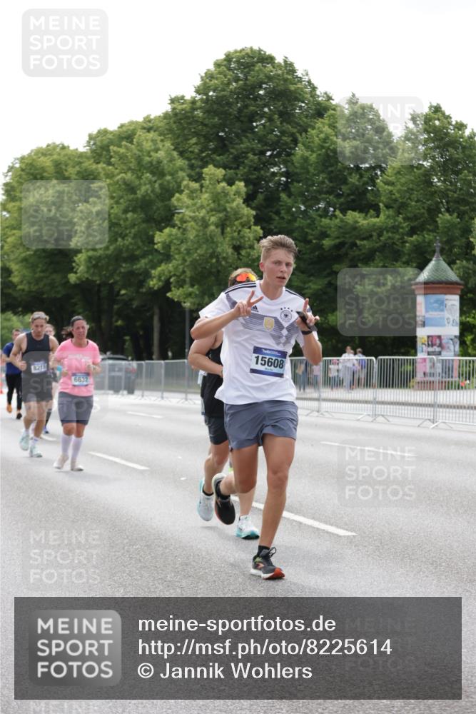 29.06.2025 - hella hamburg halbmarathon Jannik Wohlers http://msf.ph/oto/8225614 29.06.2025 10:27:38 Lombardsbrücke 1148, 5177, 5369, 5847, 6632, 7497, 8215, 9567, 11692, 11739, 12780, 12823, 12842, 13568, 13678, 13860, 14155, 15123, 15607, 15608, 16569, 16804 meine-sportfotos.de