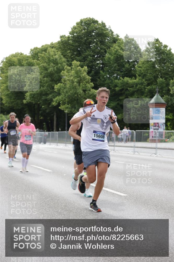 29.06.2025 - hella hamburg halbmarathon Jannik Wohlers http://msf.ph/oto/8225663 29.06.2025 10:27:38 Lombardsbrücke 1148, 5177, 5369, 5847, 6632, 7497, 8215, 9567, 11692, 11739, 12780, 12823, 12842, 13568, 13678, 13860, 14155, 15123, 15607, 15608, 16569, 16804 meine-sportfotos.de