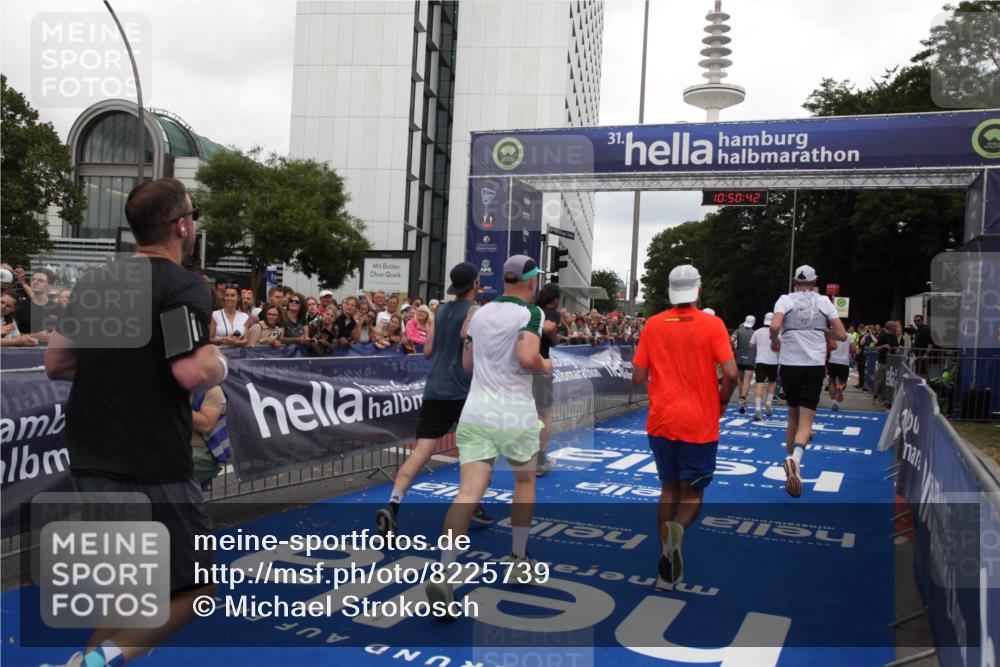 29.06.2025 - hella hamburg halbmarathon Michael Strokosch http://msf.ph/oto/8225739 29.06.2025 10:50:41 Ziel 1399, 1750, 4346, 6282, 6662, 6712, 7397, 7583, 7786, 8576, 9057, 11214, 13808, 13812, 13875, 15519, 15803, 16291, 16806, 17179, 17247, 18006, 18413, 18820 meine-sportfotos.de