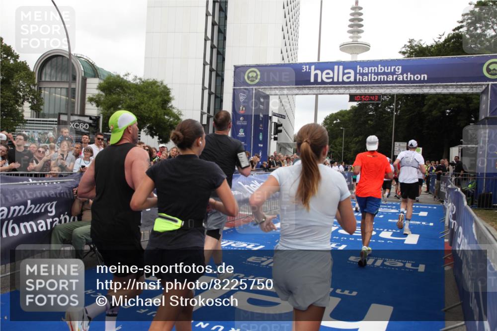 29.06.2025 - hella hamburg halbmarathon Michael Strokosch http://msf.ph/oto/8225750 29.06.2025 10:50:42 Ziel 1399, 1750, 4346, 6282, 6662, 6712, 7134, 7397, 7583, 7786, 7952, 8576, 9057, 11214, 11356, 13701, 13808, 13812, 13875, 15519, 15803, 16291, 16806, 17179, 17247, 18006, 18413, 18820 meine-sportfotos.de