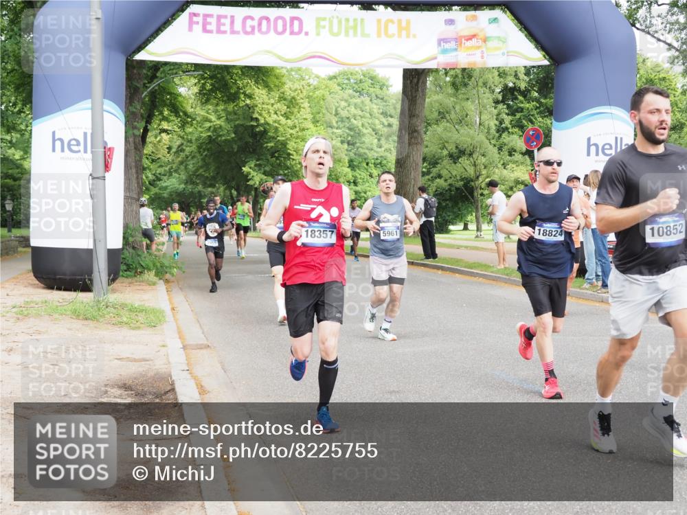 29.06.2025 - hella hamburg halbmarathon MichiJ http://msf.ph/oto/8225755 29.06.2025 10:25:26 Zwischen KM18-KM19 1385, 2399, 3959, 5961, 6915, 7152, 7154, 10852, 11833, 12051, 12168, 12916, 16158, 17217, 18357, 18824 meine-sportfotos.de
