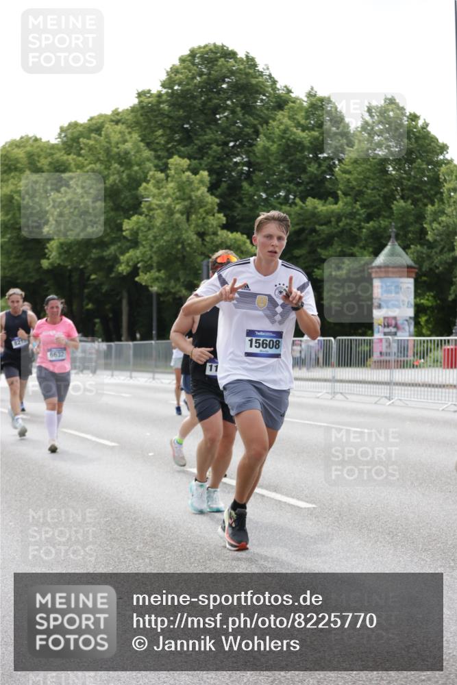 29.06.2025 - hella hamburg halbmarathon Jannik Wohlers http://msf.ph/oto/8225770 29.06.2025 10:27:38 Lombardsbrücke 1148, 5177, 5369, 5847, 6632, 7497, 8215, 9567, 11692, 11739, 12780, 12823, 12842, 13568, 13678, 13860, 14155, 15123, 15607, 15608, 16569, 16804 meine-sportfotos.de