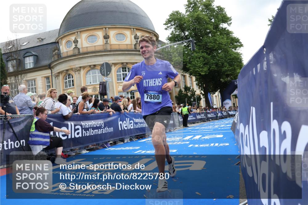 29.06.2025 - hella hamburg halbmarathon Strokosch-Dieckow http://msf.ph/oto/8225780 29.06.2025 10:30:55 Ziel 7880, 9381, 16508 meine-sportfotos.de
