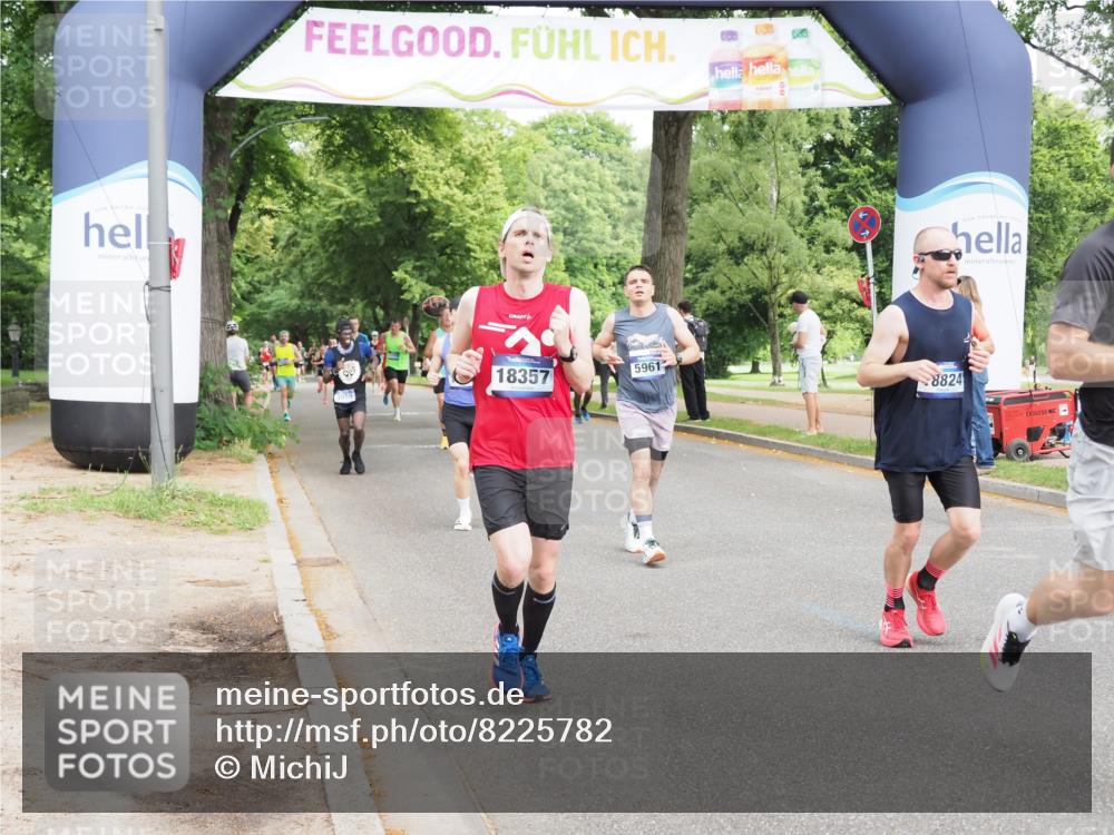 29.06.2025 - hella hamburg halbmarathon MichiJ http://msf.ph/oto/8225782 29.06.2025 10:25:26 Zwischen KM18-KM19 1385, 2399, 3959, 5961, 6915, 7152, 7154, 10852, 11833, 12051, 12168, 12916, 16158, 17217, 18357, 18824 meine-sportfotos.de