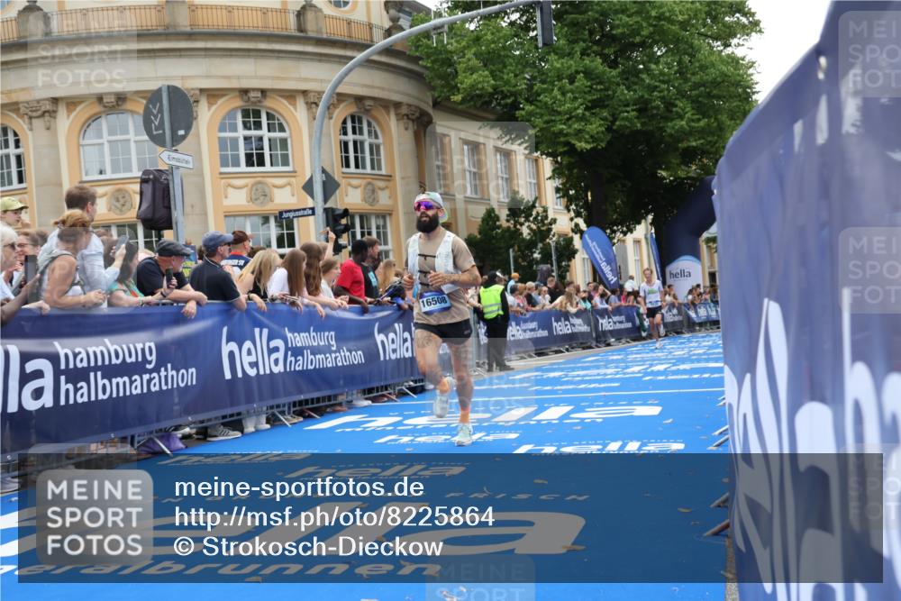 29.06.2025 - hella hamburg halbmarathon Strokosch-Dieckow http://msf.ph/oto/8225864 29.06.2025 10:31:01 Ziel 5826, 10929, 16508, 18177 meine-sportfotos.de