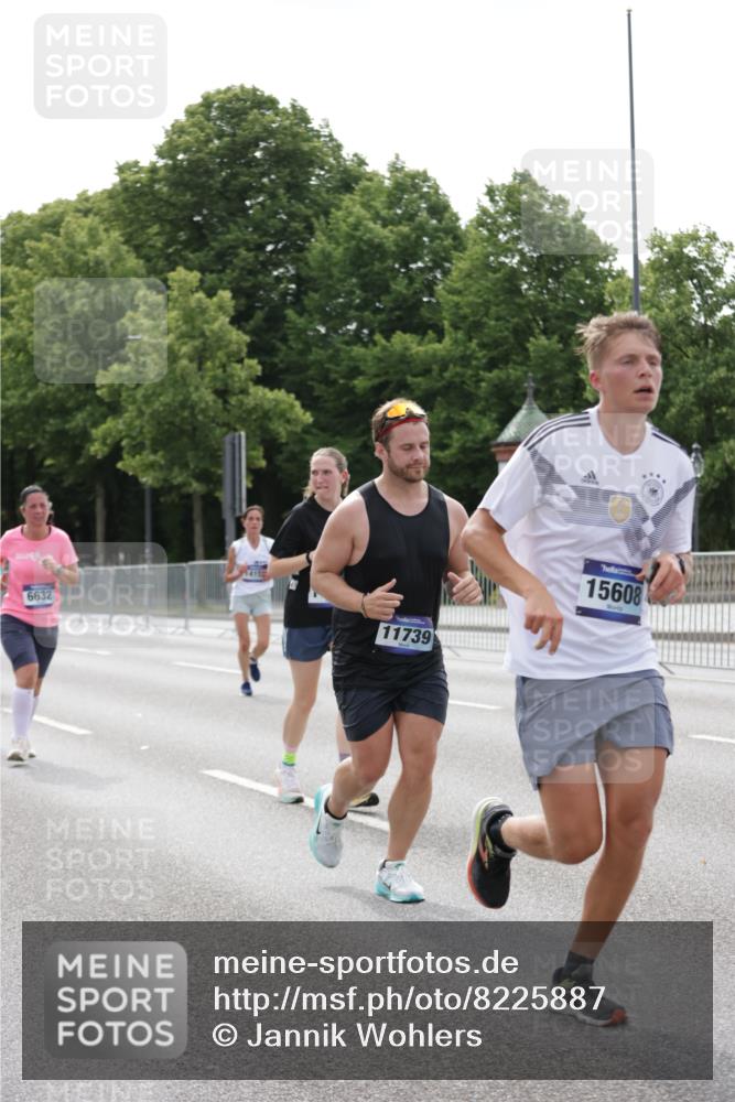 29.06.2025 - hella hamburg halbmarathon Jannik Wohlers http://msf.ph/oto/8225887 29.06.2025 10:27:38 Lombardsbrücke 1148, 5177, 5369, 5847, 6632, 7497, 8215, 9567, 11692, 11739, 12780, 12823, 12842, 13568, 13678, 13860, 14155, 15123, 15607, 15608, 16569, 16804 meine-sportfotos.de