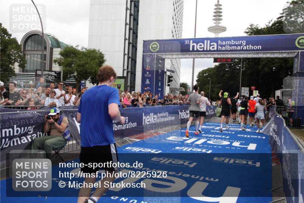 29.06.2025 - hella hamburg halbmarathon Michael Strokosch http://msf.ph/oto/8225926 29.06.2025 10:50:45 Ziel 1399, 2234, 2788, 4346, 6662, 6712, 7134, 7583, 7786, 7952, 9057, 11356, 13701, 13808, 13875, 15519, 16291, 17908, 18229, 18413, 18820 meine-sportfotos.de