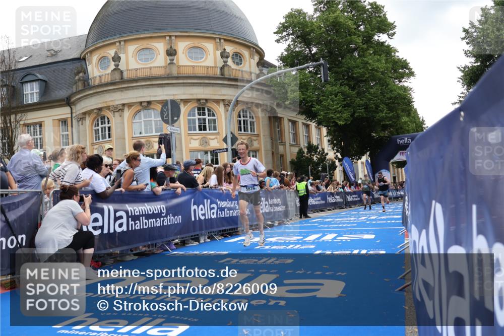 29.06.2025 - hella hamburg halbmarathon Strokosch-Dieckow http://msf.ph/oto/8226009 29.06.2025 10:31:06 Ziel 3201, 5826, 10017, 10298, 10929, 12232, 13754, 18177 meine-sportfotos.de