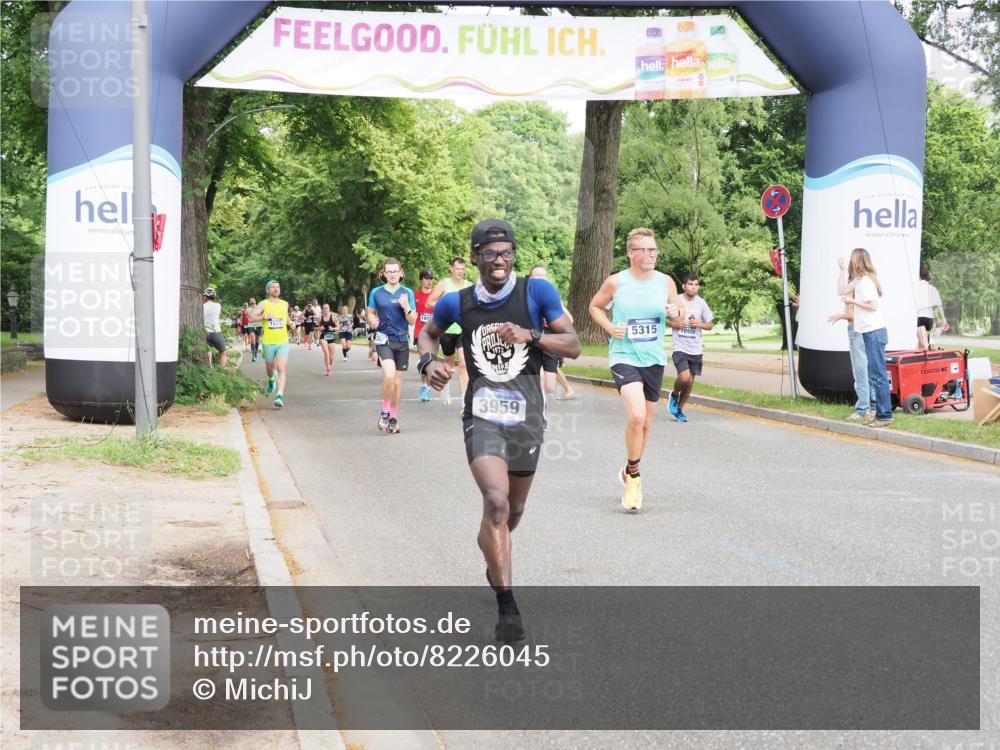 29.06.2025 - hella hamburg halbmarathon MichiJ http://msf.ph/oto/8226045 29.06.2025 10:25:29 Zwischen KM18-KM19 3959, 5315, 5961, 7152, 10852, 12051, 12168, 13972, 16158, 17217, 18357, 18824 meine-sportfotos.de