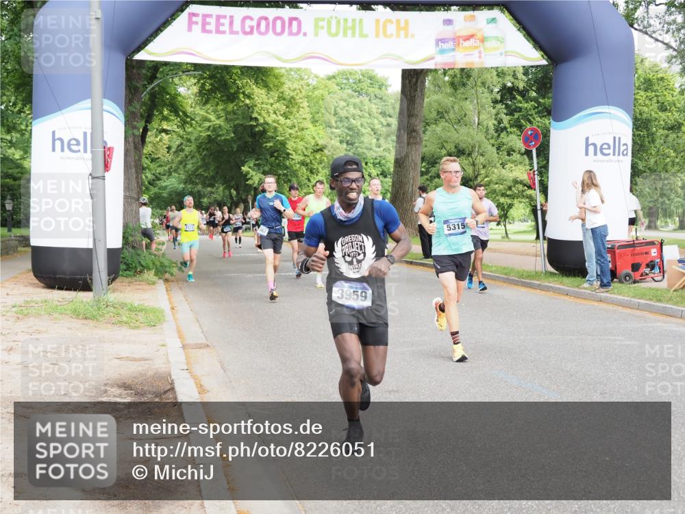 29.06.2025 - hella hamburg halbmarathon MichiJ http://msf.ph/oto/8226051 29.06.2025 10:25:29 Zwischen KM18-KM19 3959, 5315, 5961, 7152, 10852, 12051, 12168, 13972, 16158, 17217, 18357, 18824 meine-sportfotos.de