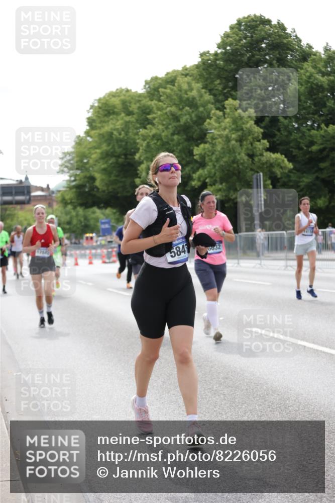 29.06.2025 - hella hamburg halbmarathon Jannik Wohlers http://msf.ph/oto/8226056 29.06.2025 10:27:39 Lombardsbrücke 1148, 5369, 5847, 6632, 7497, 8215, 9567, 11692, 11739, 12780, 12823, 12842, 13568, 13678, 13860, 14155, 15123, 15607, 15608, 16569, 16804, 18256 meine-sportfotos.de