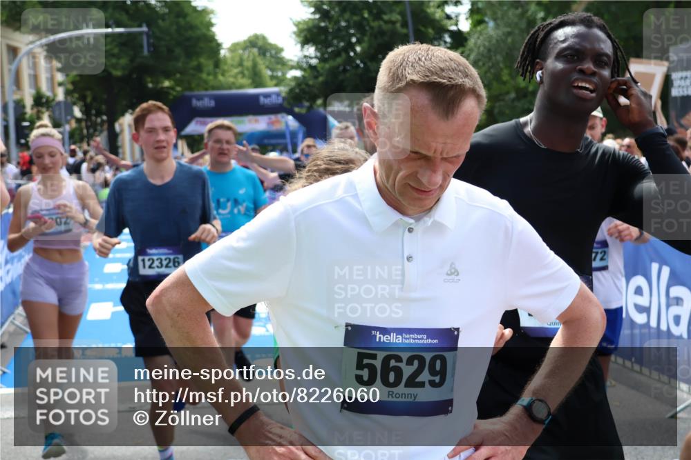 29.06.2025 - hella hamburg halbmarathon Zöllner http://msf.ph/oto/8226060 29.06.2025 11:28:50 Ziel 1775, 2489, 5941, 5943, 6625, 7228, 8083, 10594, 10907, 12302, 12460, 12461, 13724, 15752, 15869, 15878, 16769, 17185, 18742, 19226 meine-sportfotos.de