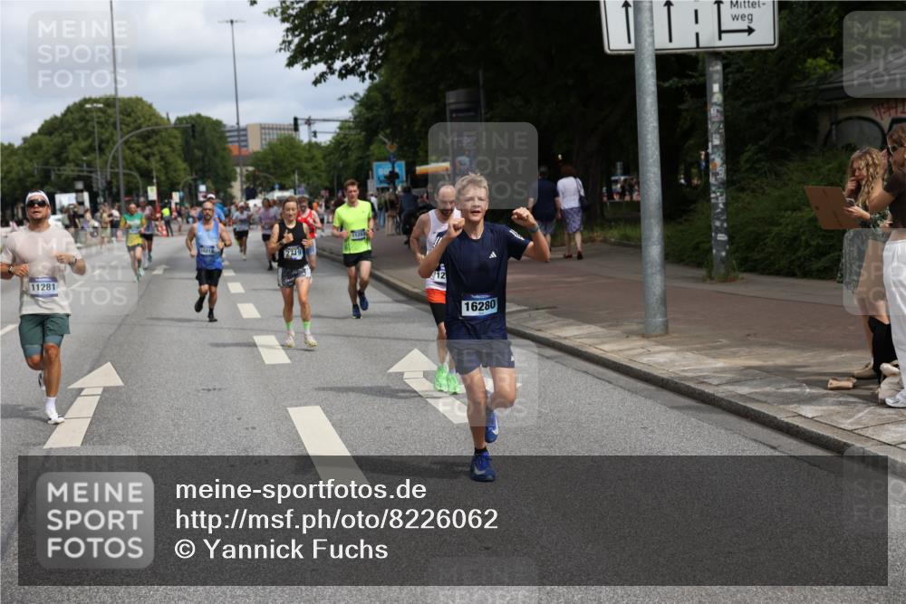 29.06.2025 - hella hamburg halbmarathon Yannick Fuchs http://msf.ph/oto/8226062 29.06.2025 10:33:25 20KM 1164, 2262, 2719, 2980, 3014, 3136, 3431, 4359, 5091, 5248, 6682, 6684, 8450, 8958, 9403, 10218, 11055, 11281, 11282, 11379, 11447, 12137, 13137, 13800, 14093, 14905, 15257, 15372, 15561, 15873, 15965, 16280, 17154, 17646, 17722, 18188, 18761, 19004, 19151 meine-sportfotos.de