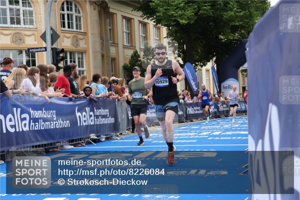 29.06.2025 - hella hamburg halbmarathon Strokosch-Dieckow http://msf.ph/oto/8226084 29.06.2025 10:31:08 Ziel 3201, 5826, 10017, 10298, 10929, 11857, 12232, 13754, 14450, 18177, 19042 meine-sportfotos.de